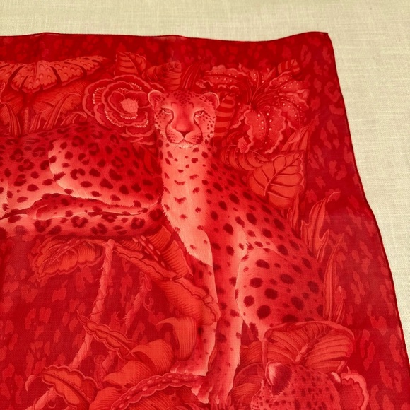 •Salvatore Ferragamo Signed Red 100% Silk Animal Graphic Scarf Made In Italy - Picture 12 of 14
